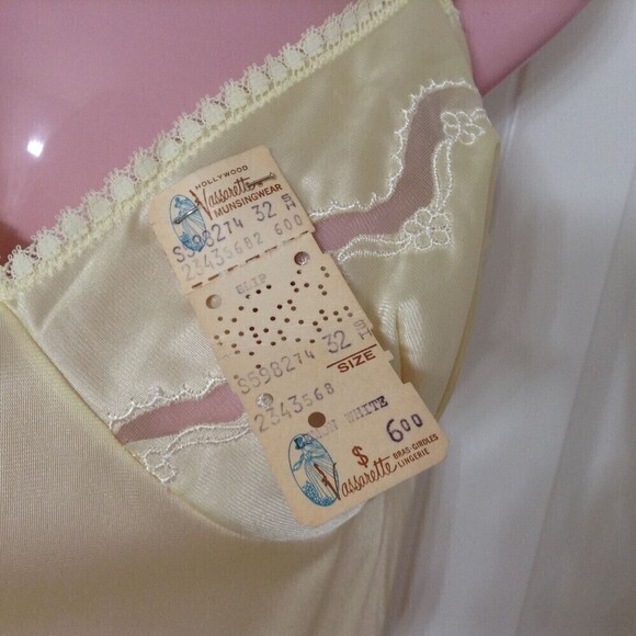 Vintage Vassarette Full Slip Women's 32 Yellow Made in USA NOS - Picture 3 of 6
